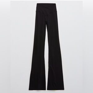 🖤Offline by Aerie Real Me High Waisted Crossover Flare Legging🖤